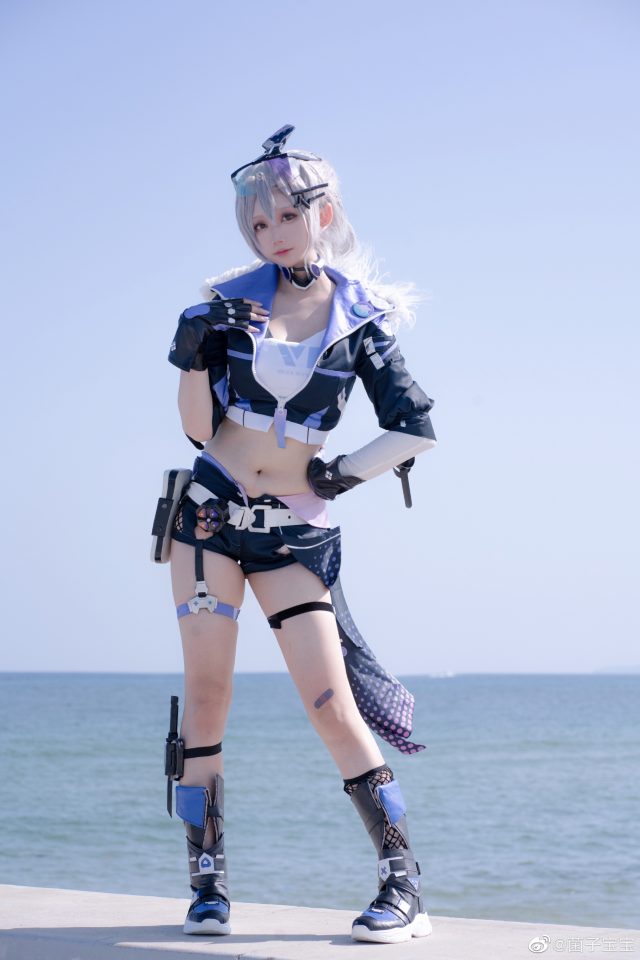 [崩坏：星穹铁道]菌子宝宝cos银狼，展现“星核猎手”的迷人魅力(崩坏星穹铁道下载)插图1