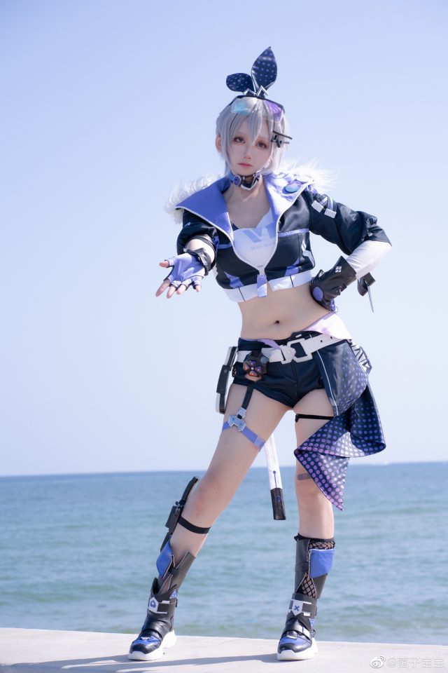 [崩坏：星穹铁道]菌子宝宝cos银狼，展现“星核猎手”的迷人魅力(崩坏星穹铁道下载)插图2