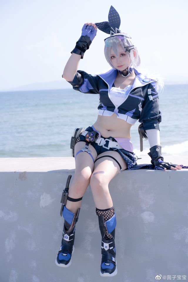 [崩坏：星穹铁道]菌子宝宝cos银狼，展现“星核猎手”的迷人魅力(崩坏星穹铁道下载)插图3