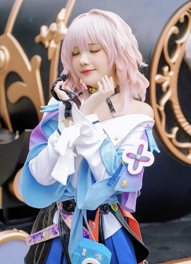 陈秋芳的三月七cosplay让粉丝们心动不已，因为太可爱了！插图3