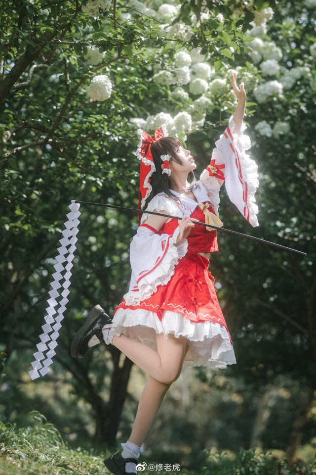 修老虎cos《东方Project》博丽灵梦，可爱与魅力的完美结合(修老虎是什么意思)插图4