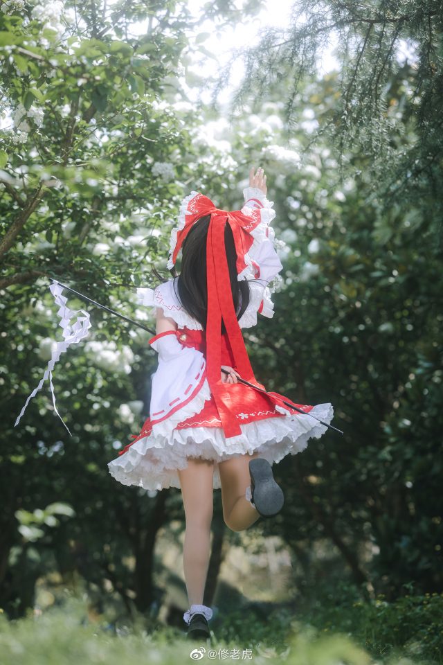 修老虎cos《东方Project》博丽灵梦，可爱与魅力的完美结合(修老虎是什么意思)插图3