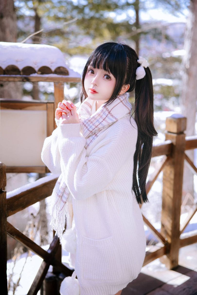 日奈娇cos雪地少女 | 椎名莜(日奈娇)_雪地少女·毛衣短裙cos作品 [108P2V-1.88GB]插图