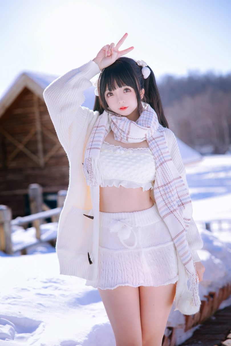日奈娇cos雪地少女 | 椎名莜(日奈娇)_雪地少女·毛衣短裙cos作品 [108P2V-1.88GB]