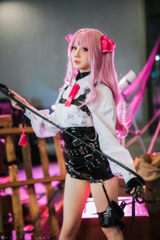 焖焖碳cos《胜利女神：妮姬》尤妮，魅力四射闪耀嘉年华(焖焖碳图包下载)插图