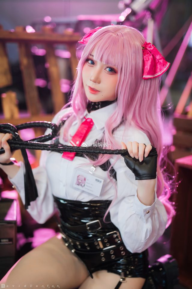 焖焖碳cos《胜利女神：妮姬》尤妮，魅力四射闪耀嘉年华(焖焖碳图包下载)插图5