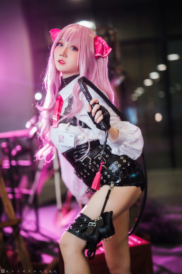 焖焖碳cos《胜利女神：妮姬》尤妮，魅力四射闪耀嘉年华(焖焖碳图包下载)插图2