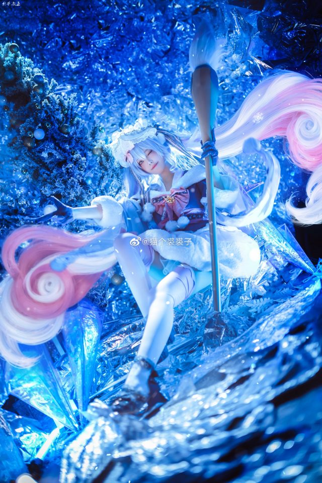 虚拟歌手：猫个裘裘子cos雪未来，带你走进冰雪奇缘的童话世界(虚拟猫咪)插图2