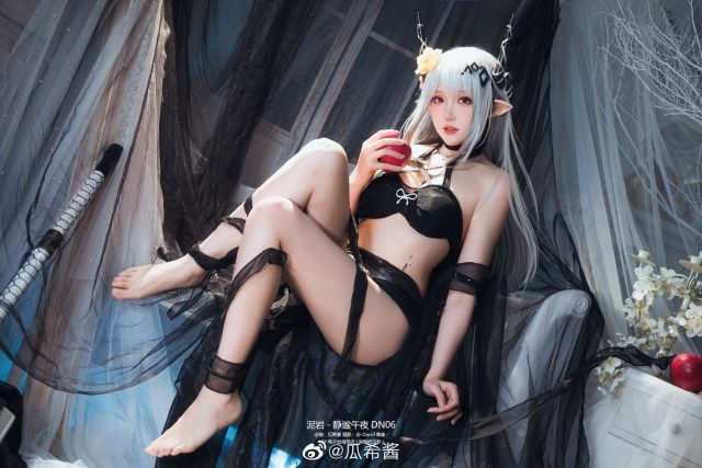 瓜希酱cos《明日方舟》 泥岩，魅力四溢的“静谧午夜DN 06”插图