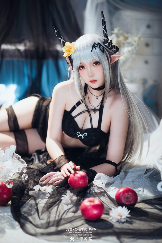 瓜希酱cos《明日方舟》 泥岩，魅力四溢的“静谧午夜DN 06”插图4