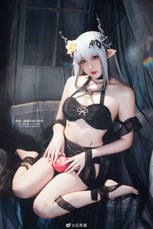 瓜希酱cos《明日方舟》 泥岩，魅力四溢的“静谧午夜DN 06”插图3