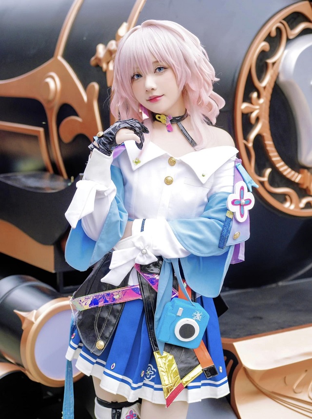河内美貌才女陈秋芳的cosplay魅力，会让你心花怒放吗？(河内老照片)插图5