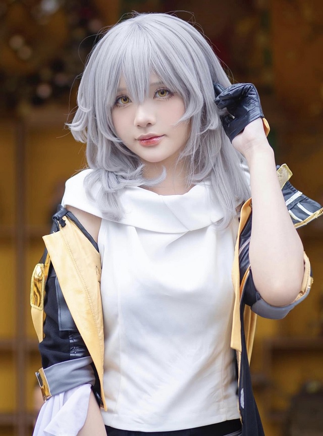 河内美貌才女陈秋芳的cosplay魅力，会让你心花怒放吗？(河内老照片)插图6
