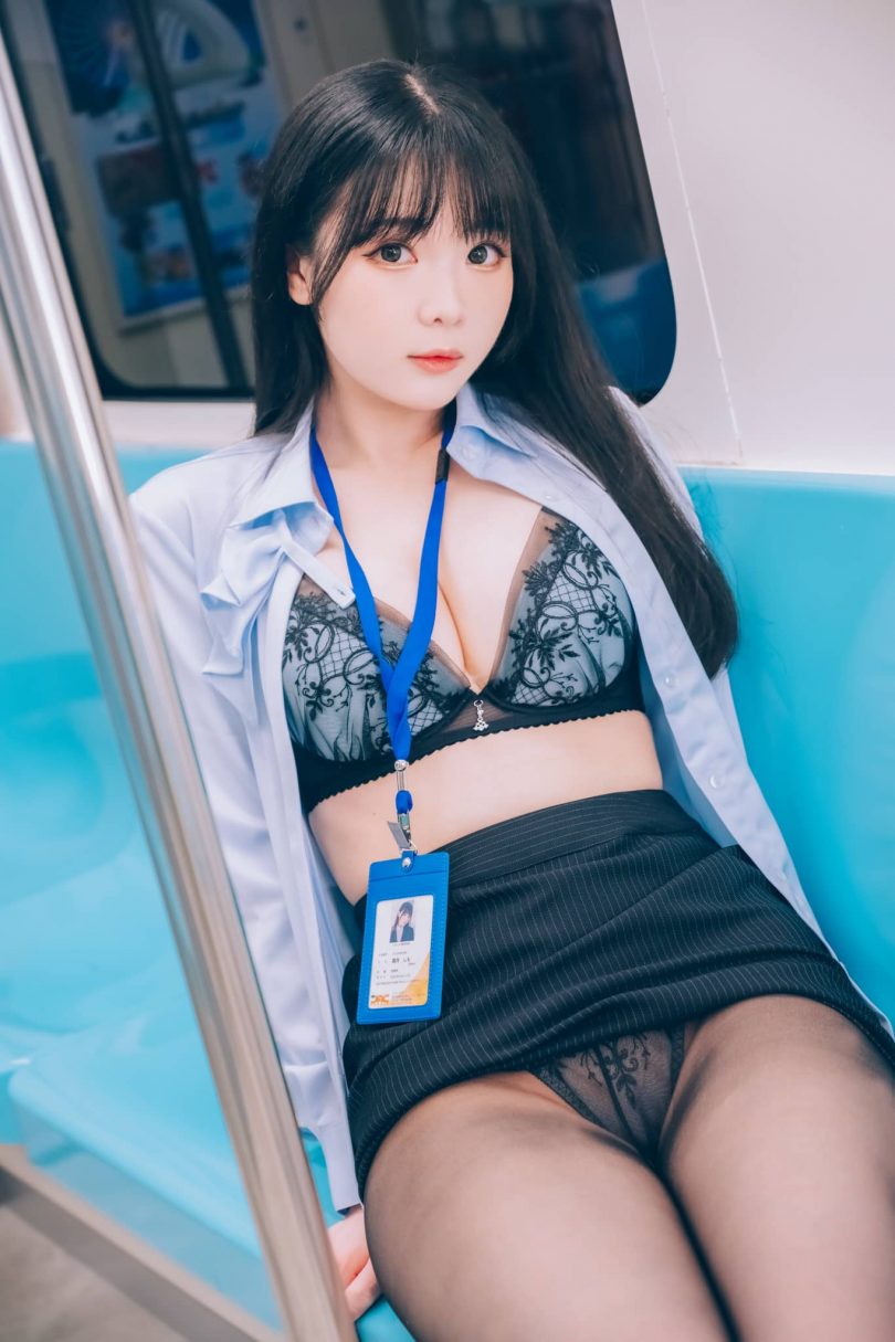 霜月shimo_制服诱惑cos | 霜月shimo_东京地铁·制服诱惑cos [100P-122MB]