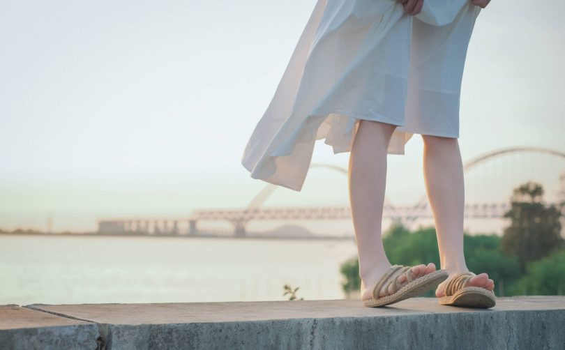 Kitaro_绮太郎cos纯洁少女 | Kitaro绮太郎_少女感·白色长裙cos作品 [17P-54MB]