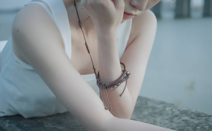 Kitaro_绮太郎cos纯洁少女 | Kitaro绮太郎_少女感·白色长裙cos作品 [17P-54MB]