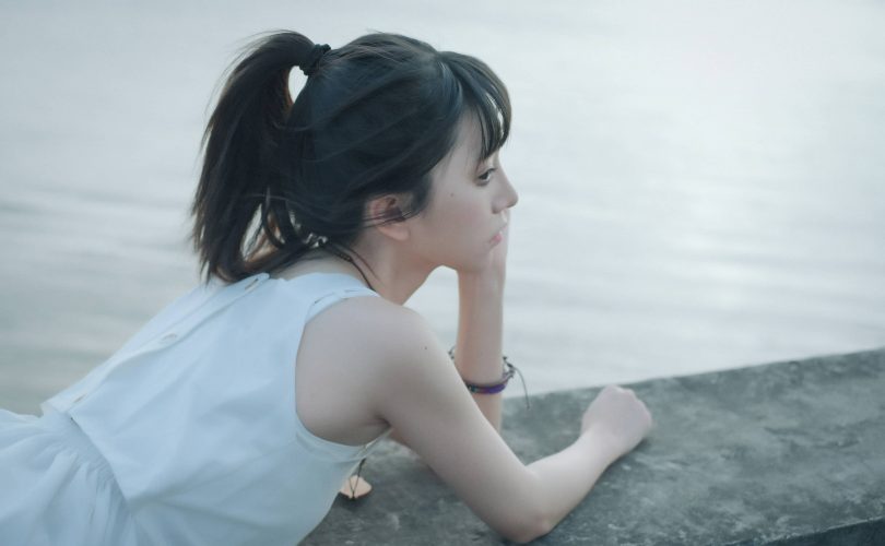 Kitaro_绮太郎cos纯洁少女 | Kitaro绮太郎_少女感·白色长裙cos作品 [17P-54MB]