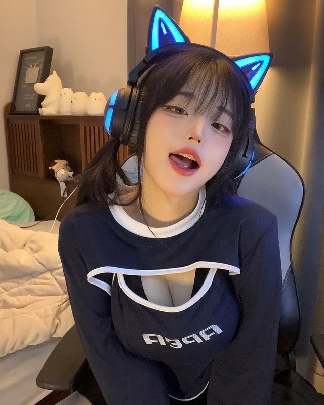 年轻貌美的韩国女coser Hina成为众多粉丝迷恋的“国民waifu”(年轻美丽)插图1