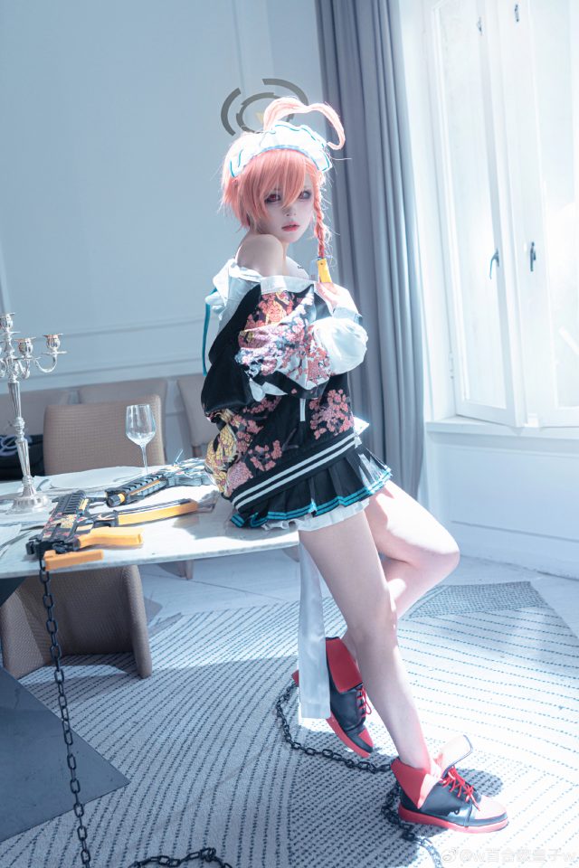 [蔚蓝档案]w百合欧皇子w cos美甘妮露，展现千禧年特工的酷帅与美丽(蔚蓝档案头像)插图