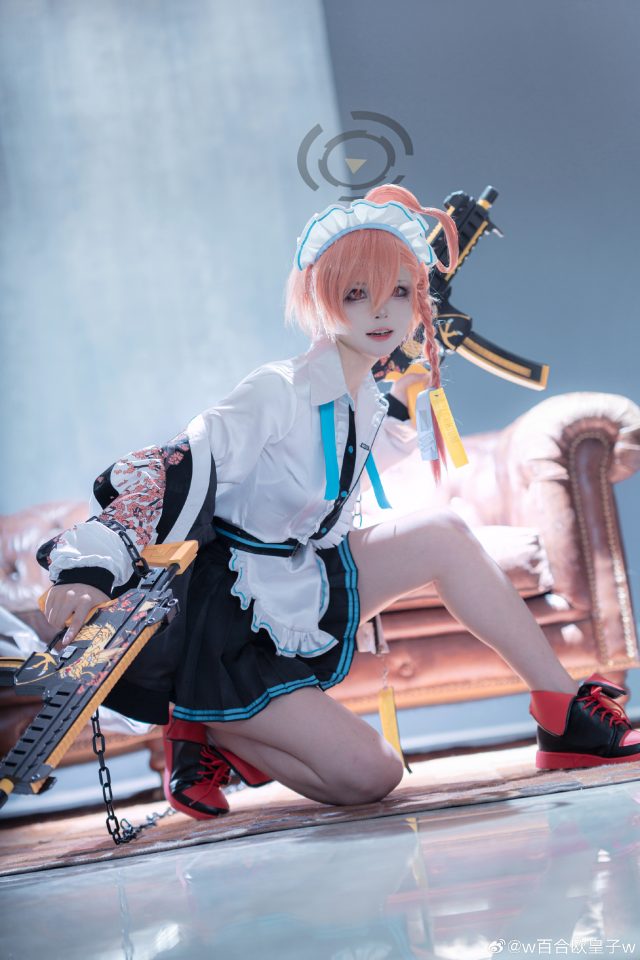 [蔚蓝档案]w百合欧皇子w cos美甘妮露，展现千禧年特工的酷帅与美丽(蔚蓝档案头像)插图2
