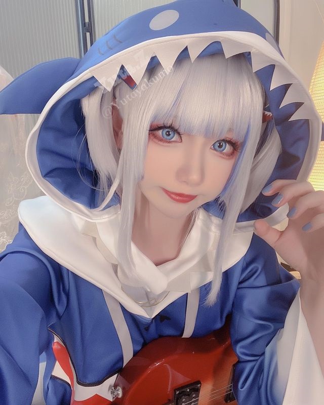 coser Yuta.Z通过两个古拉的cosplay版本，展现鲨鱼少女的迷人魅力插图3