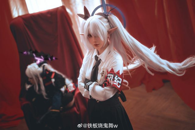 [蔚蓝档案]铁板烧鬼舞w cos银镜伊织，性感与酷帅的完美融合！(蔚蓝档案黑皮)插图1