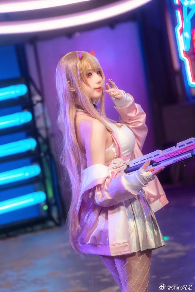 shiro希若cos《胜利女神：妮姬》毒蛇，霸气妮姬的性感魅力重现！插图1