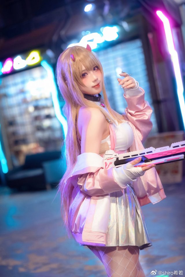 shiro希若cos《胜利女神：妮姬》毒蛇，霸气妮姬的性感魅力重现！插图2
