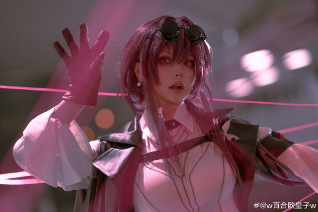 [崩坏：星穹铁道]w百合欧皇子w cos卡芙卡，绝美“卡妈”绽放性感魅力(崩坏星穹铁道花火)插图