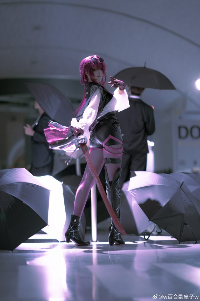 [崩坏：星穹铁道]w百合欧皇子w cos卡芙卡，绝美“卡妈”绽放性感魅力(崩坏星穹铁道花火)插图1