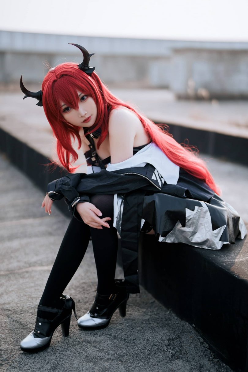 面饼仙儿cos史尔特尔 | 面饼仙儿_明日方舟·史尔特尔cos [22P-134MB]