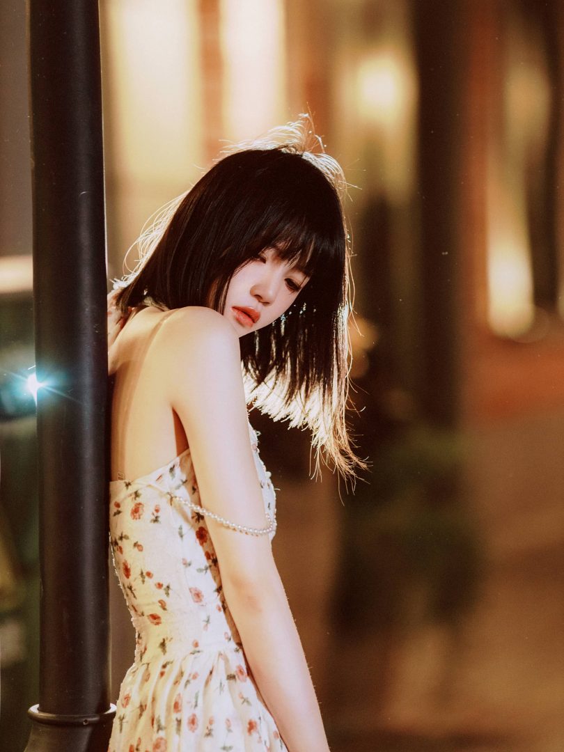 桜桃喵cos_晚风 | 桜桃喵_晚风·露背碎花裙cos作品 [14P-231MB]