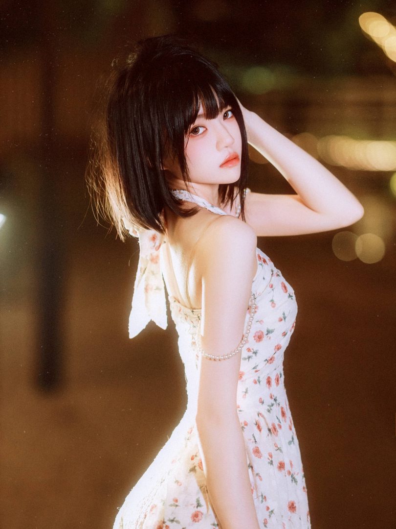 桜桃喵cos_晚风 | 桜桃喵_晚风·露背碎花裙cos作品 [14P-231MB]