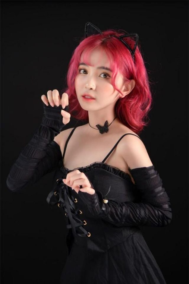 女主播“Baby Co”的《原神》纳西妲cosplay，让粉丝们兴奋不已！(女主播如何能吸引大哥)插图
