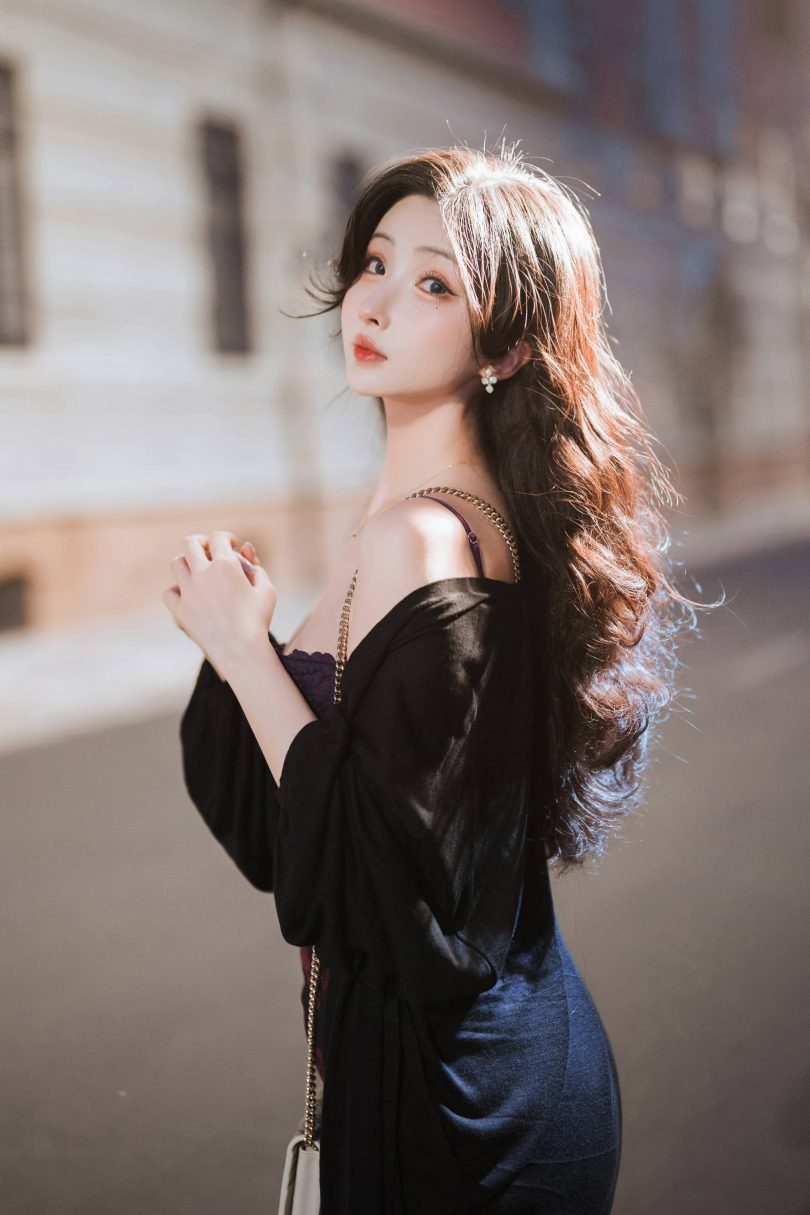 肉扣热热子“美艳小妈”COS：展现女性多重维度的魅力插图3