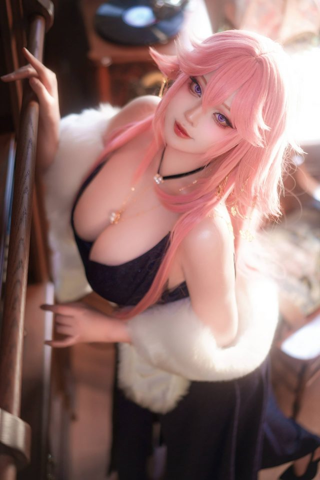 性感魅力的演绎：菌烨tako的“礼服版”八重神子COSPLAY插图5
