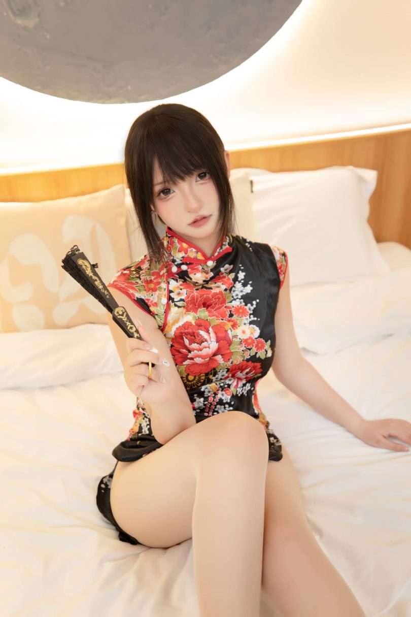 神楽坂真冬cos_古典旗袍 | 神楽坂真冬_古典旗袍+肉色丝袜cos [75P2V-257MB]