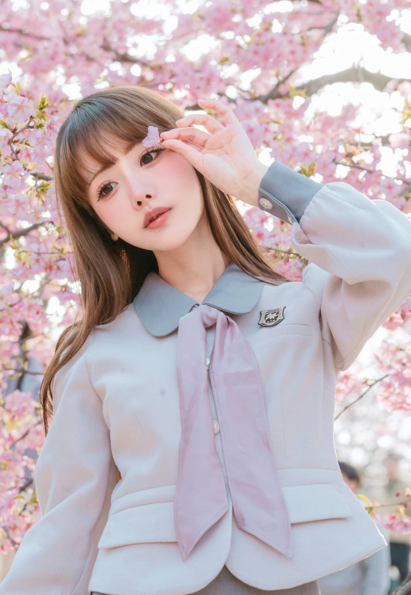 紫氯氯cos JK少女 | 紫氯氯_樱花下的JK少女cos作品 [18P-76MB]