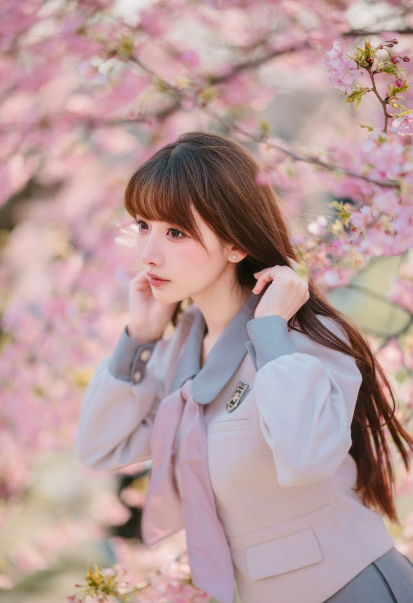 紫氯氯cos JK少女 | 紫氯氯_樱花下的JK少女cos作品 [18P-76MB]