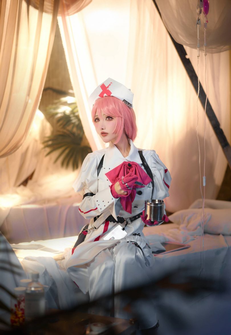 紫氯氯cos安 | 紫氯氯_无期迷途·安 护士cos作品 [13P-35MB]