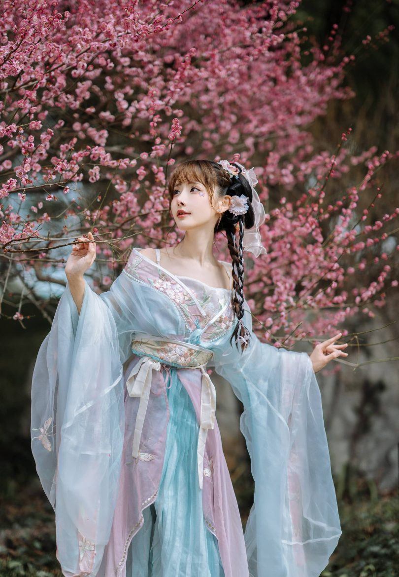 紫氯氯cos古典美女 | 紫氯氯_二月梅花·古典美女cos作品 [18P-87MB]