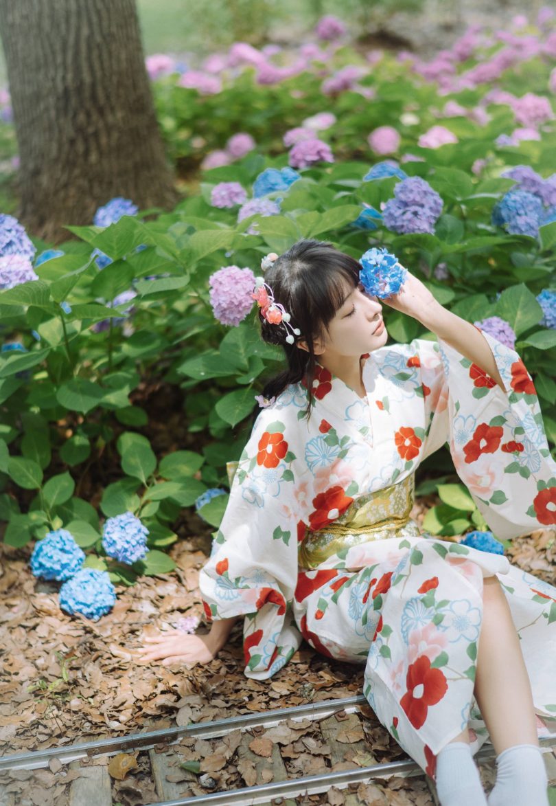 紫氯氯cos花季少女 | 紫氯氯_花季少女·无尽夏 和服cos作品 [18P-57MB]