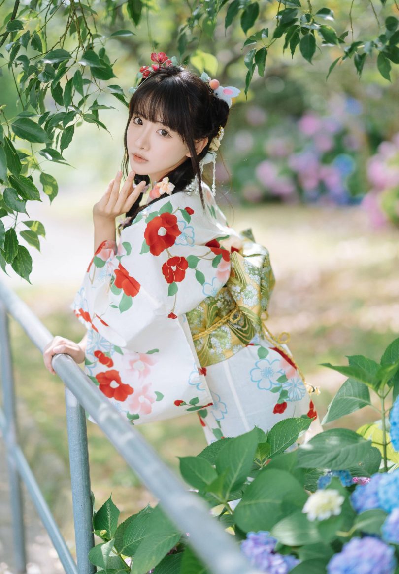 紫氯氯cos花季少女 | 紫氯氯_花季少女·无尽夏 和服cos作品 [18P-57MB]