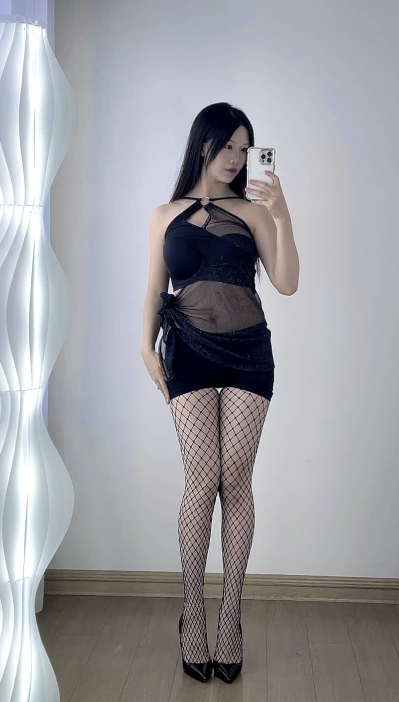 抖娘-利世cos_自摄系列 | 抖娘利世_自摄·高跟鞋 网袜cos作品 [45P-218MB]