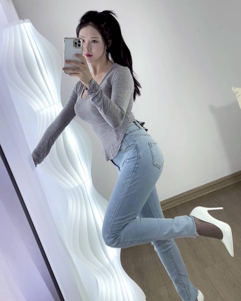 抖娘-利世cos_自摄系列 | 抖娘利世_自摄·牛仔裤 丝袜cos作品 [50P-206MB]