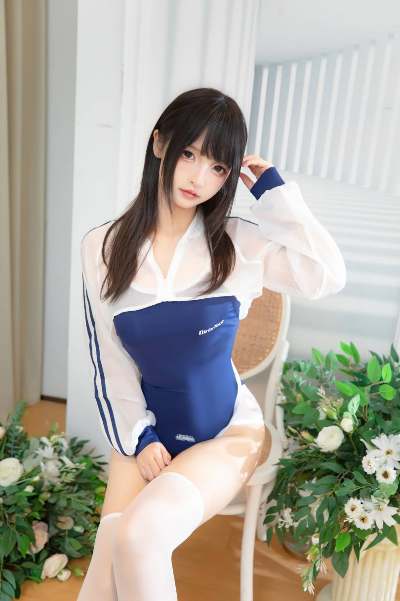 神楽坂真冬cos_夏日泳装 | 神楽坂真冬_夏日泳装·白色丝袜cos [75P2V-430MB]