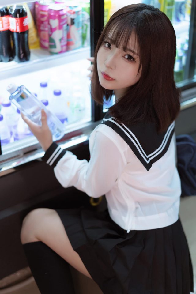 重温青涩岁月，coser yuuhui玉汇的校园女神双面魅力解析(重温青涩岁月)插图2
