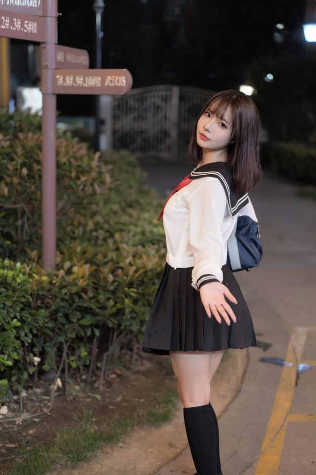 重温青涩岁月，coser yuuhui玉汇的校园女神双面魅力解析(重温青涩岁月)插图