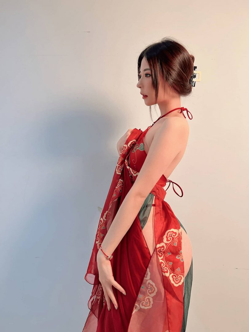 陈妮妮UNI cos_福兔迎春 | 陈妮妮UNI_福兔迎春·红色肚兜cos作品 [19P-54MB](陈妮妮的快手号)插图