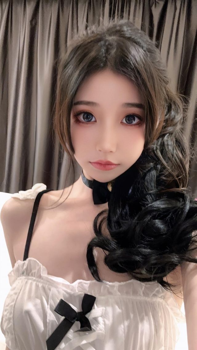 眼神勾魂，身材惊艳！探秘coser“陈妮妮UNI”的艺术之旅(眼神勾人的明星)插图4